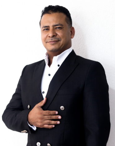 Dr. Juan C. Burbano